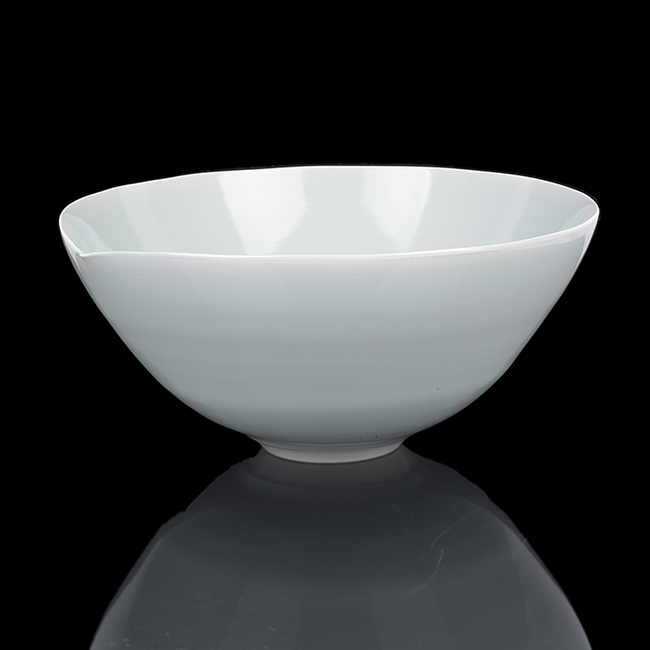 A pale blue celadon porcelain bowl made by Fukami Sueharu sold at auction by Maak