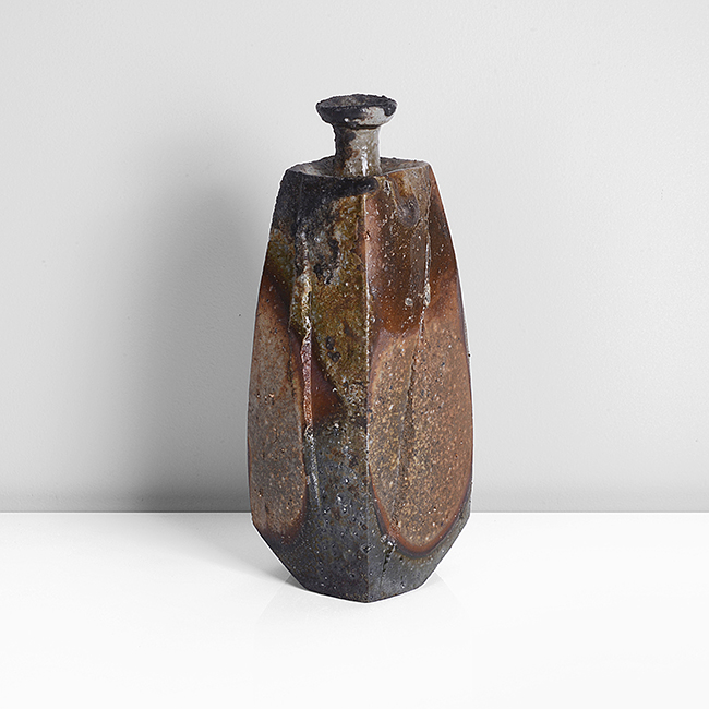 A Bizen bottle vase made by Kakurezaki Ryuichi sold at auction by Maak