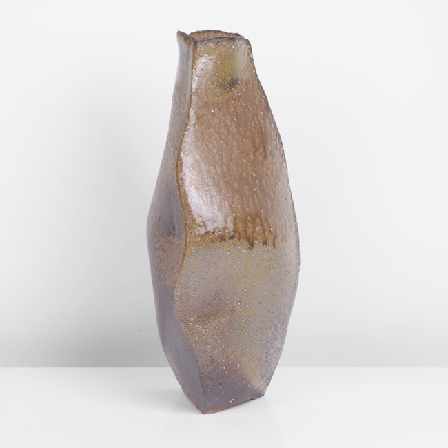 A Bizen flower vase made by Kakurezaki Ryuichi sold at auction by Maak